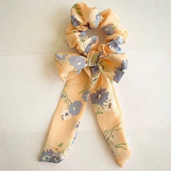 2 Piece Pink Floral Scrunchie Bow Bundle - Picture 2 of 3